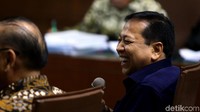Setya Novanto tampak semringah saat hadir di sidang Idrus Marham di Pengadilan Tipikor, Jakarta, Selasa (19/2/2019).