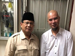Postingan Tawa Hangat Prabowo Saat Jenguk Dhani di Rutan