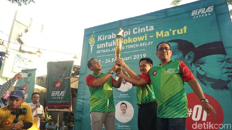 Kirab Api Cinta untuk Jokowi-Maruf Sampai di Solo Kirab Api Cinta untuk Jokowi-Maruf Sampai di Solo