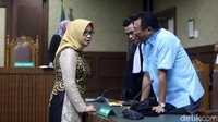 Eni berkonsultasi dengan kuasa hukumnya. Eni juga menyebut hanya menjalankan perintah politikus Golkar Melchias Mekeng untuk membantu pengusaha Samin Tan. Dia mengakui kesalahannya sehingga mengembalikan sejumlah uang.