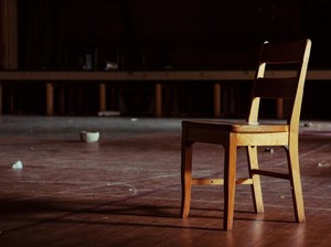 Bercanda Tarik Kursi sampai Cedera Tulang Ekor, Sesakit Inikah Rasanya?