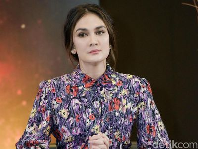 Foto: Adu Gaya Syahrini dan Luna Maya, Siapa Favoritmu?