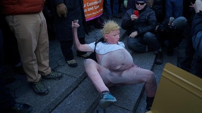 Sindiran-sindiran untuk Trump saat Aksi di Presidents Day