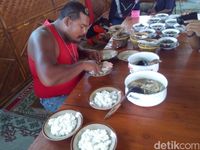 Melihat Langsung Aksi Lahap Si Raja Badok Kudus yang Viral di YouTube
