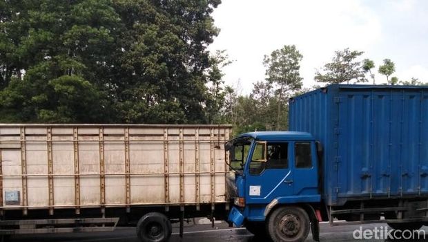 Lima Kendaraan Tabrakan Beruntun di Tol Purbaleunyi, 3 Orang Luka