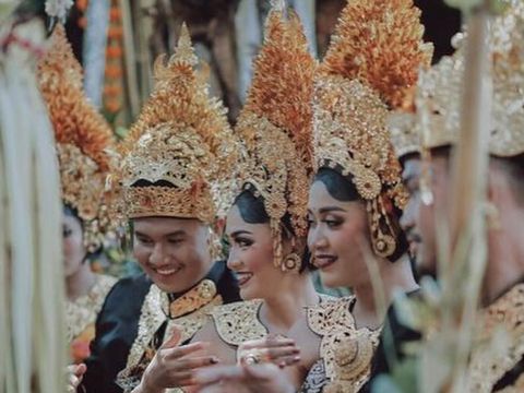 Royal wedding yang digelar pemilik toko oleh-oleh Krisna Bali.