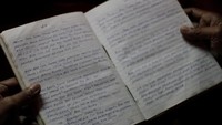 Melacak dari sejarah kedatangannya, Wayang Potehi diperkirakan mula-mula hadir di sekitar pesisir utara Jawa, tepatnya di Lasem atau Tuban.