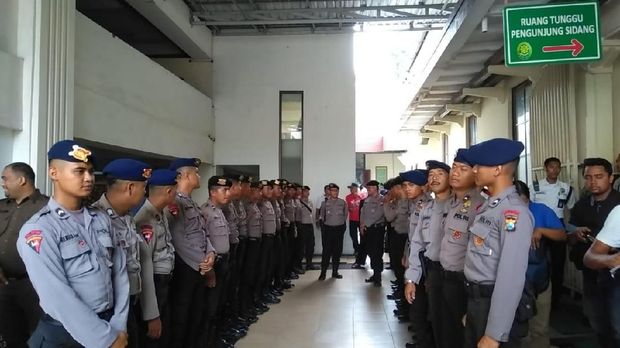Dikunjungi Sandi, Dhani: Saya Nggak Boleh Bicara Sama Polisi