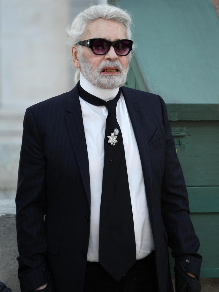 PARIS, FRANCE - JULY 03: Karl Lagerfeld walks the runway during the Chanel Haute Couture Fall Winter 2018/2019  show as part of Paris Fashion Week on July 3, 2018 in Paris, France.  (Photo by Pascal Le Segretain/Getty Images)