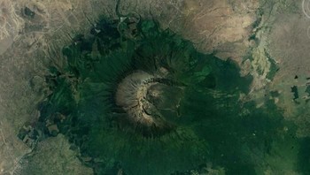 Sebuah gunung berapi di lembah Great Rift. Foto: boredpanda
