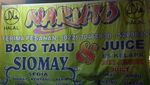 Kreatif! Ini Penjual Makanan yang Pakai Kostum dan Spanduk Kartun Populer