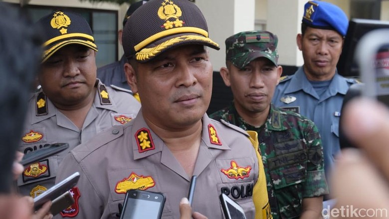 Polisi Ungkap Isi Tas yang Diledakkan di Pasar Sampang Cilacap Polisi Ungkap Isi Tas yang Diledakkan di Pasar Sampang Cilacap