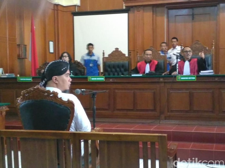Hakim Tolak Eksepsi Ahmad Dhani Hakim Tolak Eksepsi Ahmad Dhani