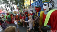 Ondel-ondel khas Betawi pun ikut dipamerkan untuk memeriahkan acara.