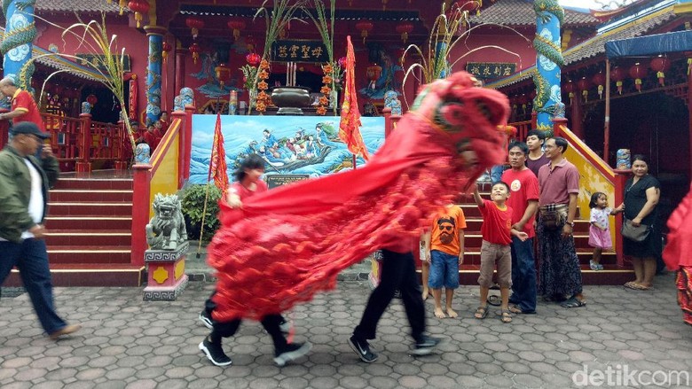 Cap Go Meh di Bali (Aditya Mardiastuti/detikTravel) Cap Go Meh di Bali (Aditya Mardiastuti/detikTravel)