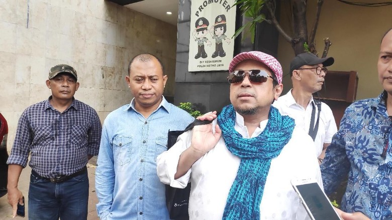 Ustaz Haikal Hassan Diperiksa Bareskrim Terkait Kasus Peretasan Twitter Ustaz Haikal Hassan Diperiksa Bareskrim Terkait Kasus Peretasan Twitter