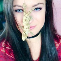 Adri Rachelle jadi viral karena hobinya mengoleksi hewan peliharaan. Wanita asal Atlanta ini punya sedikitnya 90 hewan yang tinggal di rumahnya. Foto: Instagram/@adrirachelle