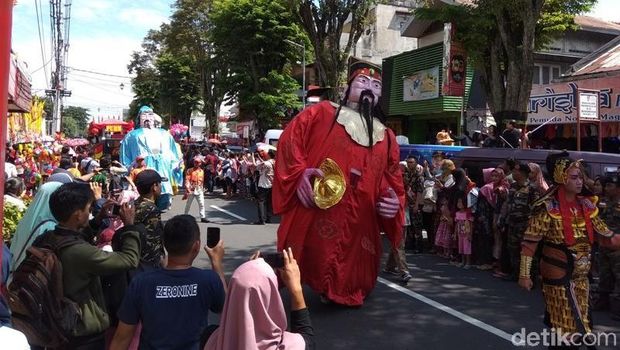 Rayakan Cap Go Meh, Umat Tri Dharma Magelang Doakan Pemilu Aman