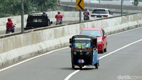 Bagaimana menurut Anda soal bajaj dan pemotor yang masih saja nekat menerobos JLNT?