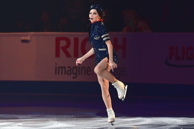 Juara dunia skating Elizaveta Tuktamysheva membuat penggemar panas dengan penampilan berani dirinya yang melepaskan pakaian saat sedang meluncur di atas es. Foto: Instagram