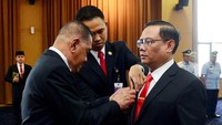 Ryamizard melantik Laksamana Muda TNI Agus Setiadji menjadi Sekjen Kemenhan. Istimewa/Kemenhan.