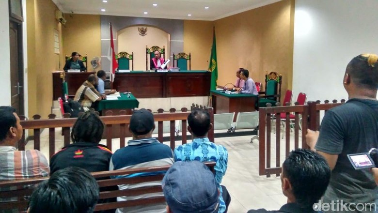 PN Timika Tolak Praperadilan Komite Nasional Papua Barat PN Timika Tolak Praperadilan Komite Nasional Papua Barat