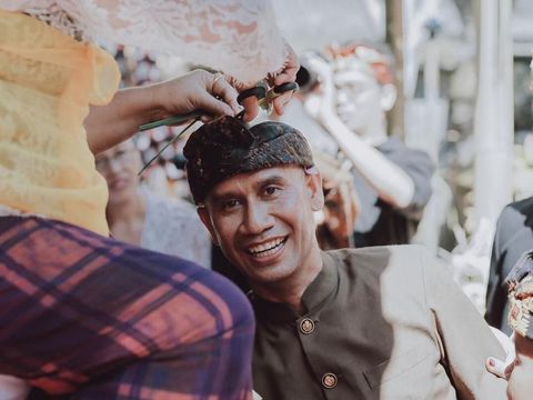 Ajik Cok, pemilik toko oleh-oleh Krisna Bali.