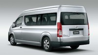 Toyota Hiace mendapat perubahan volume penumpang yang signifikan. Minibus komersial tersebut akan hadir dalam varian standar dan long roof. Foto: Dok. Toyota