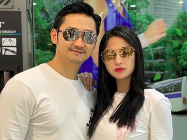 Intip Momen Manis Dewi Perssik dan Suami Saat Liburan