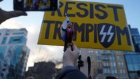 Presidents Day yang juga hari ulang tahun presiden pertama AS George Washington ini, dirayakan setiap hari Senin pada minggu ketiga bulan Februari. REUTERS/Go Nakamura.