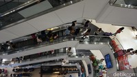Terdiri dari gedung A & B, Platinum Mall memiliki sejumlah varian barang dengan harga miring (Shinta/detikTravel)