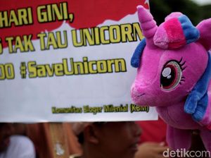 Unik, Begini Penampakan Aksi Save Unicorn di Monas