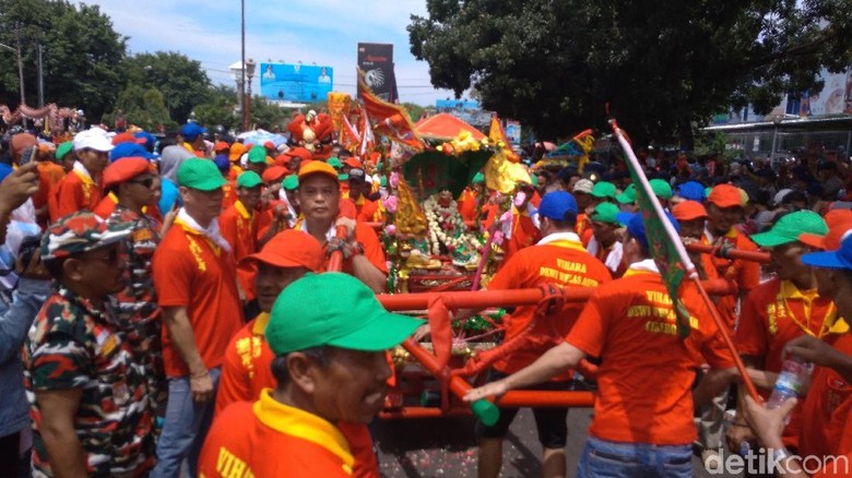 Kemeriahan perayaan Cap Go Meh di Cirebon (Soedirman/detikTravel) Kemeriahan perayaan Cap Go Meh di Cirebon (Soedirman/detikTravel)