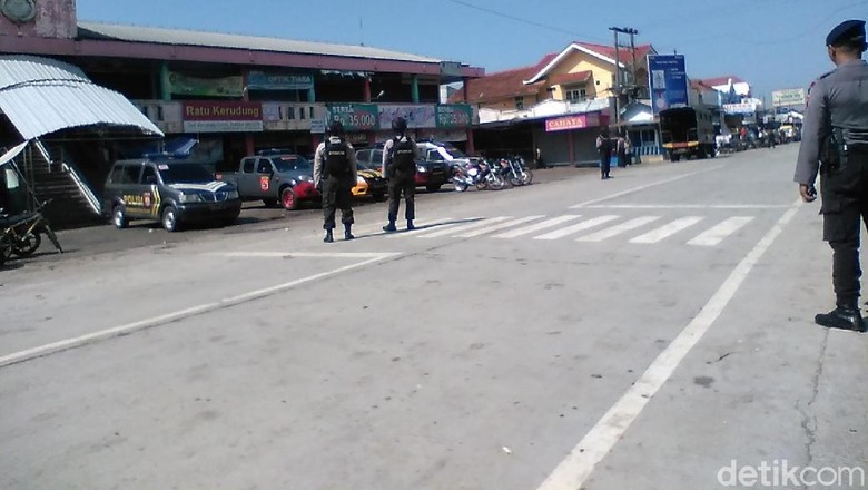 Detik-detik Ledakan di Pasar Sampang Cilacap Detik-detik Ledakan di Pasar Sampang Cilacap