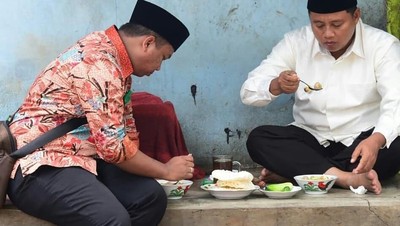 Jajan Baso Cuanki hingga Lotek, Ini Gaya Kulineran Wagub Jabar Kang Uu