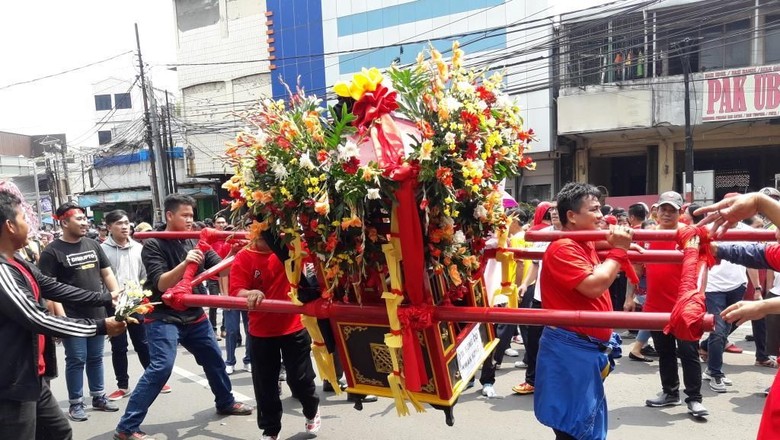 Barongsai hingga Reog Ponorogo Meriahkan Cap Go Meh di Bekasi Barongsai hingga Reog Ponorogo Meriahkan Cap Go Meh di Bekasi