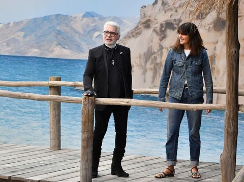 Penampilan Karl Lagerfeld pada fashion show Chanel sebelum meninggal dunia.