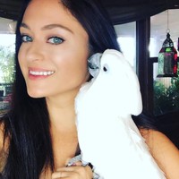 Tinggal bersama 90 hewan, Adri mengaku bisa menghabiskan biaya USD 10 ribu atau sekitar Rp 141 per tahun. Biaya itu digunakan untuk dokter hewan dan makanan. Foto: Instagram/@adrirachelle