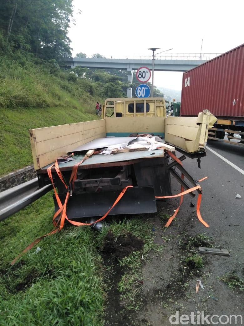 Lima Kendaraan Tabrakan Beruntun di Tol Purbaleunyi, 3 Orang Luka Lima Kendaraan Tabrakan Beruntun di Tol Purbaleunyi, 3 Orang Luka
