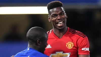 Pelukan Hangat Pogba-Kante di Laga Panas Chelsea vs MU