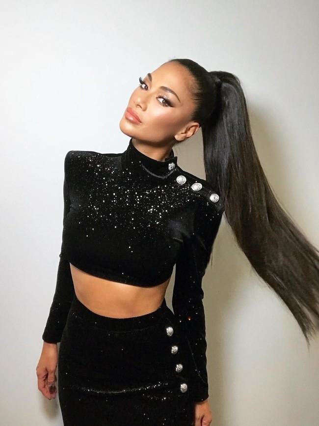 Selama berpacaran dengan Lewis Hamilton, Nicole Scherzinger sering terlihat berada di arena balap Formula 1. Dia selalu mendukung pebalap kelahiran Inggris itu meskipun dirinya juga memiliki kesibukan yang tak kalah padatnya. Foto: dok. Getty Images