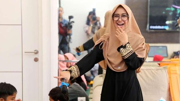 Ria Ricis saat syukuran rumah barunya (Pool/Ismail via Detikcom)