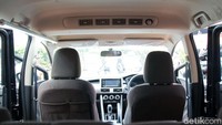 Mobil ini dibandrol Rp 198 jutaan.