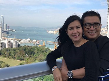 Jarang Terlihat, 10 Momen Mesra Helmy Yahya dan Istri