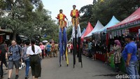 Pemkot Jakarta Barat sebagai penyelenggara menargetkan ribuan pengunjung dalam festival ini.