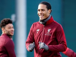 Rekor bek termahal dipegang oleh Virgil van Dijk ketika direkrut Liverpool dari Southampton pada Desember 2017 senilai 75 juta pound. Foto: Carl Recine/Reuters