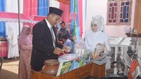 Jika mahar cendol itu mungkin buat orang lain sederhana, tidak demikian untuk Cicih. Mahar cendol itu menurutnya adalah mahar terbaik yang mengingatkannya akan momen berharga, awal perkenalannya dan kekagumannya pada suami.  Jika mahar cendol itu mungkin buat orang lain sederhana, tidak demikian untuk Cicih. Mahar cendol itu menurutnya adalah mahar terbaik yang mengingatkannya akan momen berharga, awal perkenalannya dan kekagumannya pada suami.