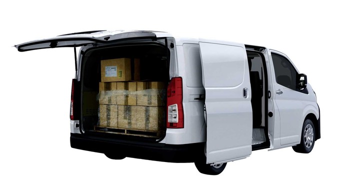 Penampakan Mobil Travel Toyota Hiace yang Tak Pesek Lagi