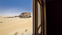Ada banyak tur operator dari Eropa dan Afrika yang menawarkan perjalanan ke Kolmanskop (iStock)