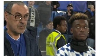 Chelsea kalah 0-2 dari MU dan tersingkir dari Piala FA. Sarri jadi sorotan utama. (Foto: Internet/Twitter)